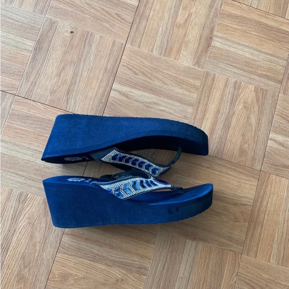 Yellow box sandals 9.5 - Picture 3 of 5
